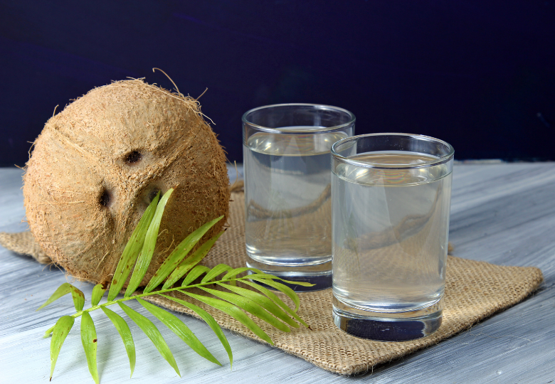 Výhody používania kokosovej vody pri pestovaní konope